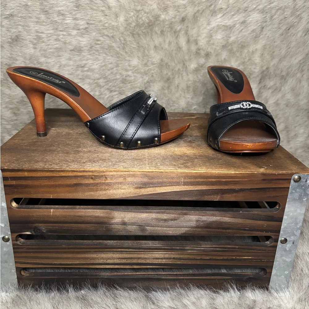 Black Women's Heeled Sandals - Picture 3 of 5